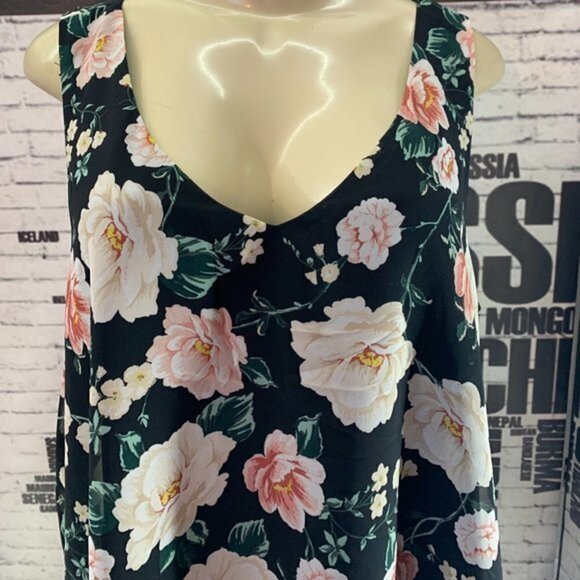Torrid 0 Black Floral Lined V-Neck Tank Top - Picture 2 of 6